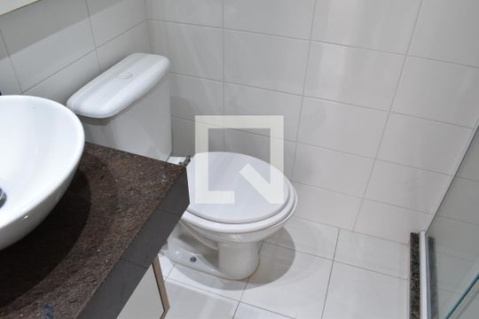 Banheiro 2 de apartamento para alugar com 3 quartos, 80m² em Santa Quiteria, Curitiba
