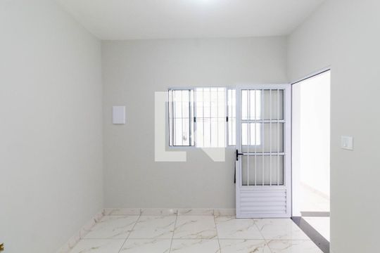 Sala de casa para alugar com 2 quartos, 90m² em Vila Paranagua, São Paulo