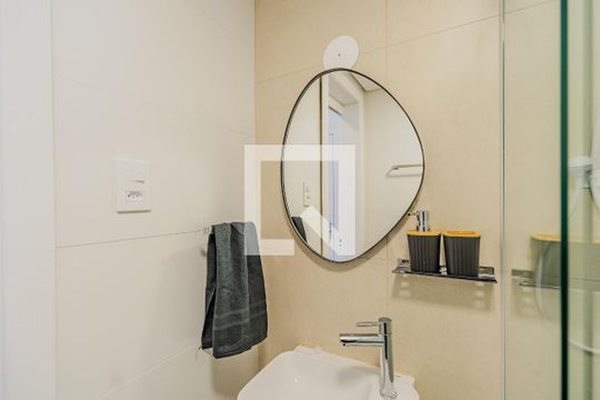 Banheiro de kitnet/studio à venda com 1 quarto, 24m² em Centro Histórico, Porto Alegre