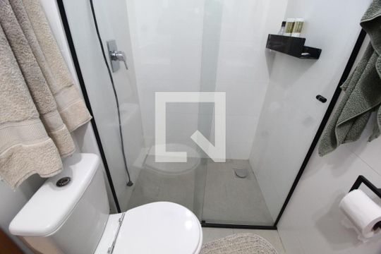Banheiro do Quarto 1 e 2 de casa de condomínio para alugar com 3 quartos, 82m² em Granja Marileusa, Uberlândia