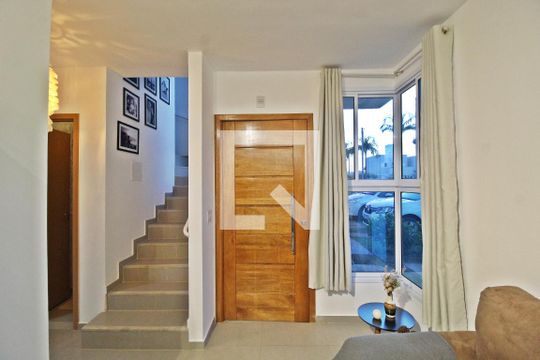 Sala de casa de condomínio para alugar com 3 quartos, 82m² em Granja Marileusa, Uberlândia