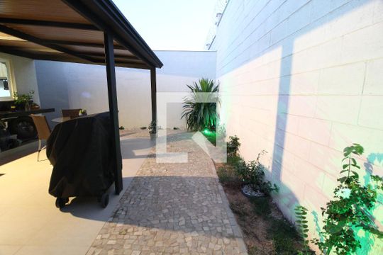 Varanda de casa de condomínio para alugar com 3 quartos, 82m² em Granja Marileusa, Uberlândia