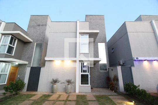 Fachada de casa de condomínio para alugar com 3 quartos, 82m² em Granja Marileusa, Uberlândia