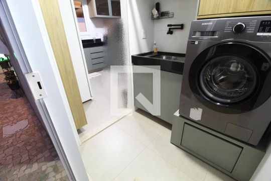 Área de Serviço de casa de condomínio para alugar com 3 quartos, 82m² em Granja Marileusa, Uberlândia