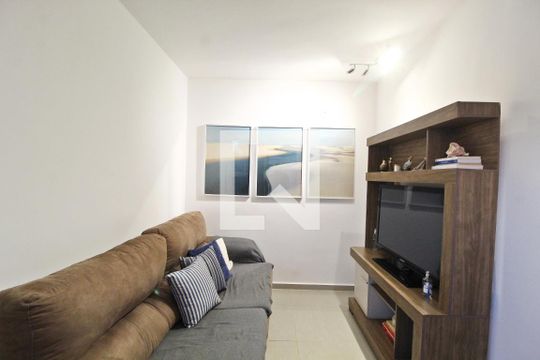 Sala de casa de condomínio para alugar com 3 quartos, 82m² em Granja Marileusa, Uberlândia