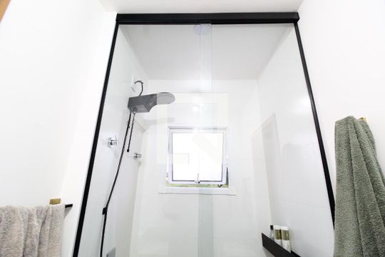 Banheiro do Quarto 1 e 2 de casa de condomínio para alugar com 3 quartos, 82m² em Granja Marileusa, Uberlândia