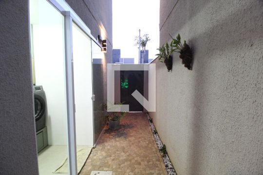 Corredor de casa de condomínio para alugar com 3 quartos, 82m² em Granja Marileusa, Uberlândia