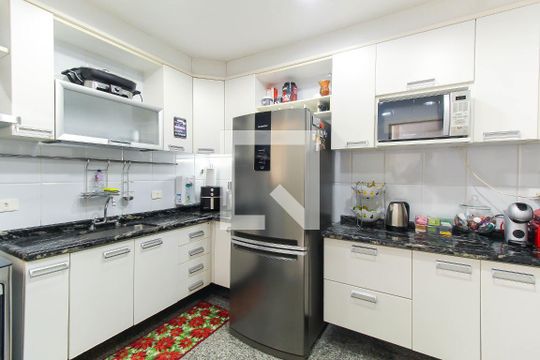 Cozinha de casa de condomínio à venda com 3 quartos, 140m² em Água Rasa, São Paulo