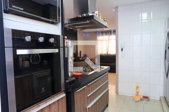 Cozinha de casa de condomínio à venda com 2 quartos, 150m² em Parque Imperial, São Paulo