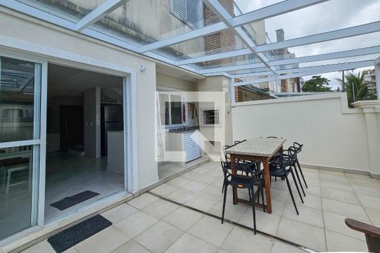 Varanda de casa de condomínio para alugar com 4 quartos, 245m² em Vila Júlia, Guarujá