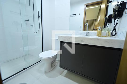 Banheiro de apartamento para alugar com 1 quarto, 45m² em Setor Bueno, Goiânia