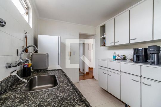 Cozinha de apartamento à venda com 1 quarto, 64m² em Jardim Paulista, São Paulo