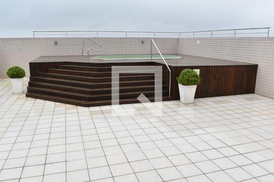 Área comum - Piscina de apartamento para alugar com 1 quarto, 49m² em Cristo Rei, Curitiba