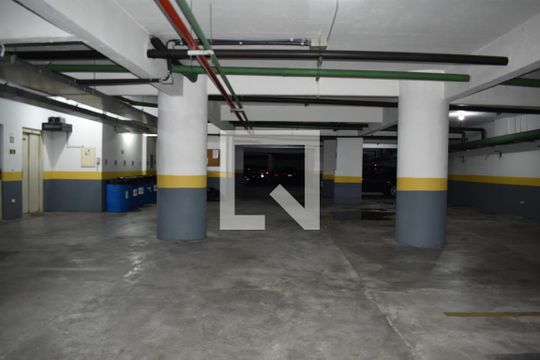 Garagem de apartamento para alugar com 1 quarto, 49m² em Cristo Rei, Curitiba