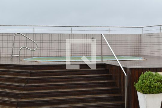Área comum - Piscina de apartamento para alugar com 1 quarto, 49m² em Cristo Rei, Curitiba