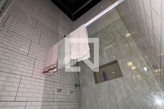 Banheiro de casa à venda com 4 quartos, 200m² em Tropical, Contagem