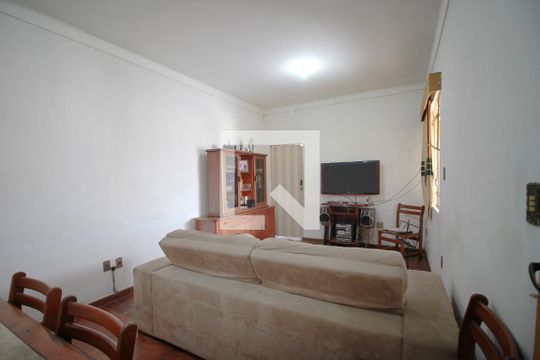 Sala de casa à venda com 2 quartos, 250m² em Sagrada Família, Belo Horizonte