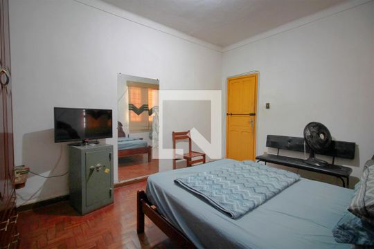 Quarto 1 de casa à venda com 2 quartos, 250m² em Sagrada Família, Belo Horizonte