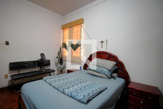 Quarto 1 de casa à venda com 2 quartos, 250m² em Sagrada Família, Belo Horizonte