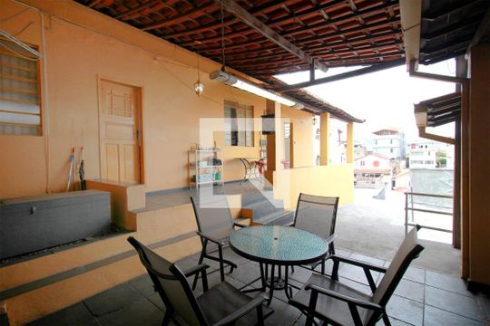 Varanda coberta de casa à venda com 2 quartos, 250m² em Sagrada Família, Belo Horizonte