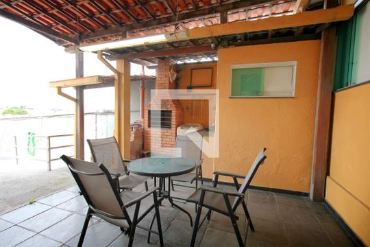 Varanda coberta de casa à venda com 2 quartos, 250m² em Sagrada Família, Belo Horizonte