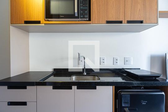 Cozinha de kitnet/studio à venda com 1 quarto, 21m² em Paraíso, São Paulo
