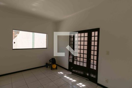 Casa à venda com 2 quartos, 190m² em Braúnas, Belo Horizonte