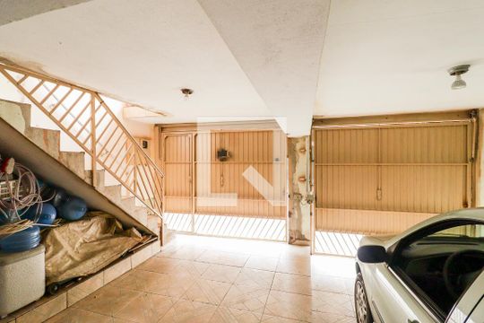 Garagem de casa à venda com 5 quartos, 105m² em Vila Prado, São Paulo