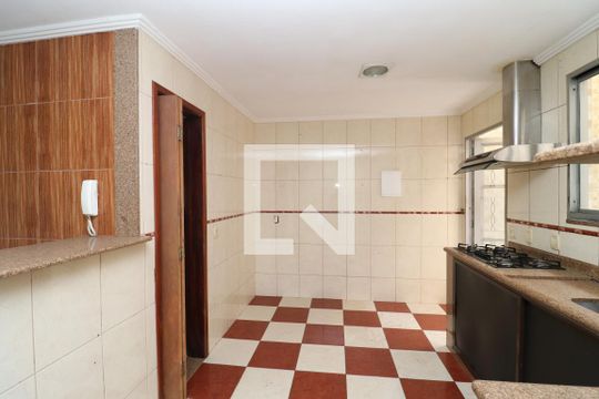 Cozinha de casa de condomínio à venda com 3 quartos, 300m² em Jardim Guanabara, Rio de Janeiro