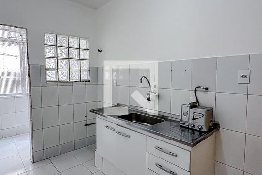 Cozinha de apartamento para alugar com 2 quartos, 60m² em Aclimação, São Paulo