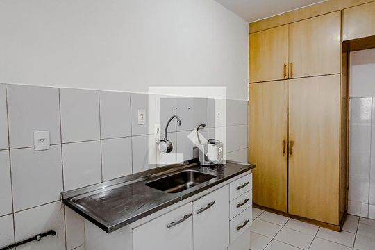 Cozinha de apartamento para alugar com 2 quartos, 60m² em Aclimação, São Paulo