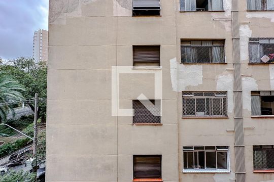 Vista do Quarto 2 de apartamento para alugar com 2 quartos, 60m² em Aclimação, São Paulo
