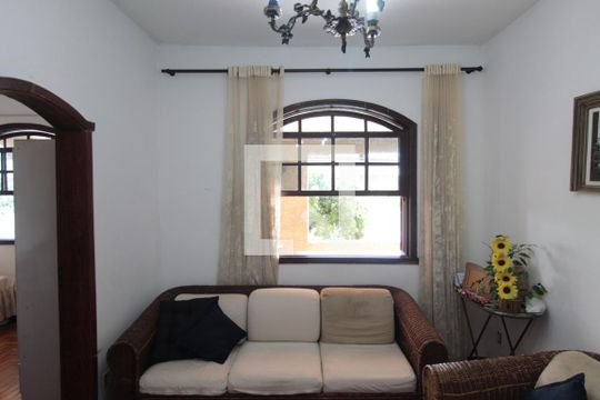 Sala de casa à venda com 4 quartos, 435m² em Indaiá, Belo Horizonte