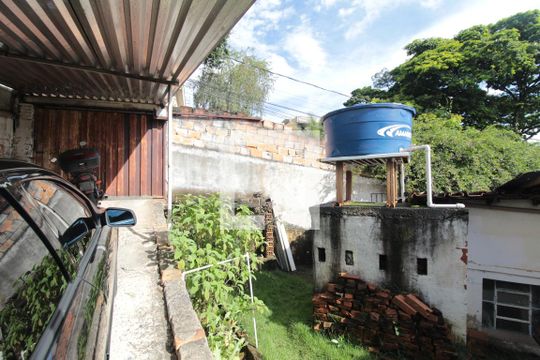 Garagem de casa à venda com 4 quartos, 435m² em Indaiá, Belo Horizonte