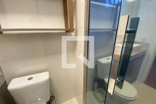 Banheiro de apartamento à venda com 2 quartos, 47m² em Canudos, Novo Hamburgo