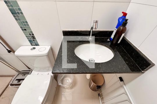 Banheiro da Suíte de apartamento à venda com 2 quartos, 110m² em Vila Curuçá, Santo André