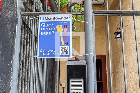 Plaquinha de apartamento à venda com 2 quartos, 60m² em Grajaú, Rio de Janeiro