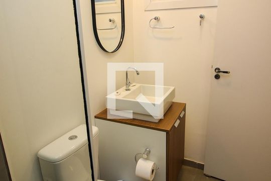 Banheiro de apartamento para alugar com 1 quarto, 30m² em Centro Histórico, Porto Alegre