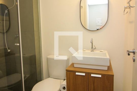 Banheiro de apartamento para alugar com 1 quarto, 30m² em Centro Histórico, Porto Alegre