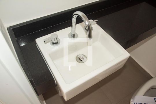 Banheiro de kitnet/studio à venda com 1 quarto, 25m² em Vila Clementino, São Paulo
