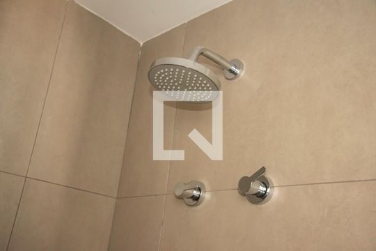 Banheiro de kitnet/studio à venda com 1 quarto, 21m² em Vila Clementino, São Paulo