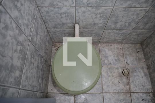 Banheiro de casa para alugar com 2 quartos, 70m² em Parque Amazonia, Goiânia