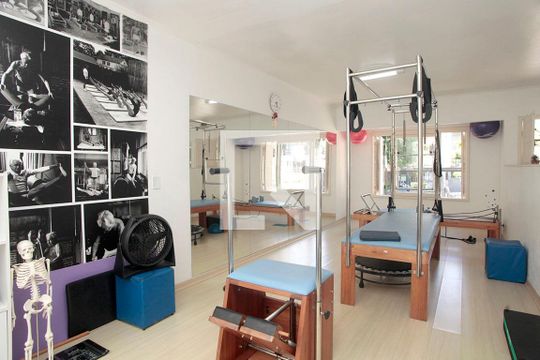 Sala 2 de casa à venda com 3 quartos, 230m² em Petrópolis, Porto Alegre