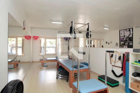 Sala 2 de casa à venda com 3 quartos, 230m² em Petrópolis, Porto Alegre