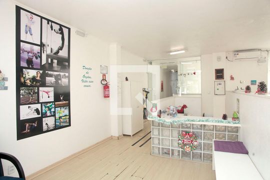 Sala 1 de casa à venda com 3 quartos, 230m² em Petrópolis, Porto Alegre