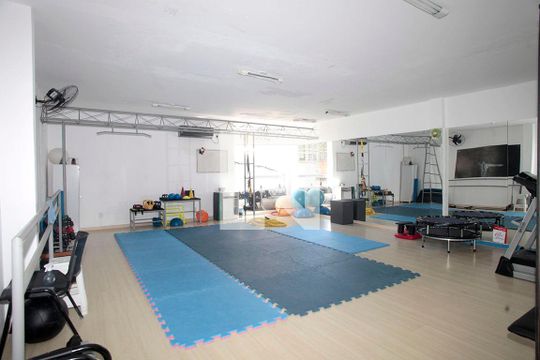 Sala 3 de casa à venda com 3 quartos, 230m² em Petrópolis, Porto Alegre