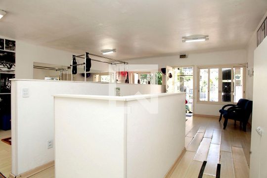 Sala 1 de casa à venda com 3 quartos, 230m² em Petrópolis, Porto Alegre