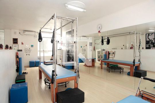 Sala 2 de casa à venda com 3 quartos, 230m² em Petrópolis, Porto Alegre