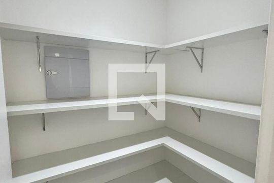 Despensa de apartamento para alugar com 3 quartos, 108m² em Centro, Campinas