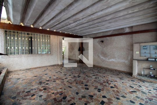 Garagem de casa para alugar com 5 quartos, 200m² em Vila Congonhas, São Paulo